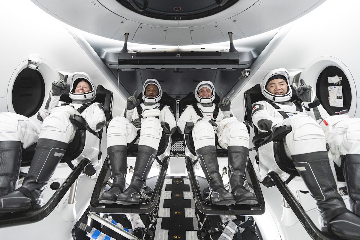 SpaceflightNow's tweet photo. The launch of four astronauts SpaceX’s first operational Crew Dragon mission to the International Space Station has been delayed from Oct. 31 until “no sooner than early-to-mid November,” NASA said Saturday.

https://t.co/52BHzSLFvS https://t.co/Zokenolruv
