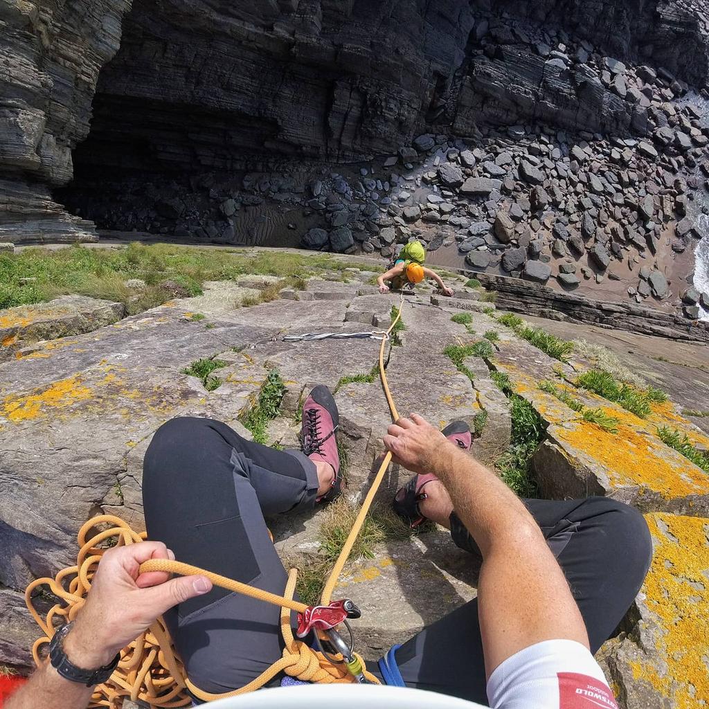 Climb, climb #climb! As #Autumn sets in it's great to look back a few weeks to the last little bit of #summer climbing at #baggypoint #devon with Abi

#tradclimbing #climbingphotography #climbingphotosofinstagram #climbing #rockclimbing <a href="/dmmclimbing/">DMM</a>
