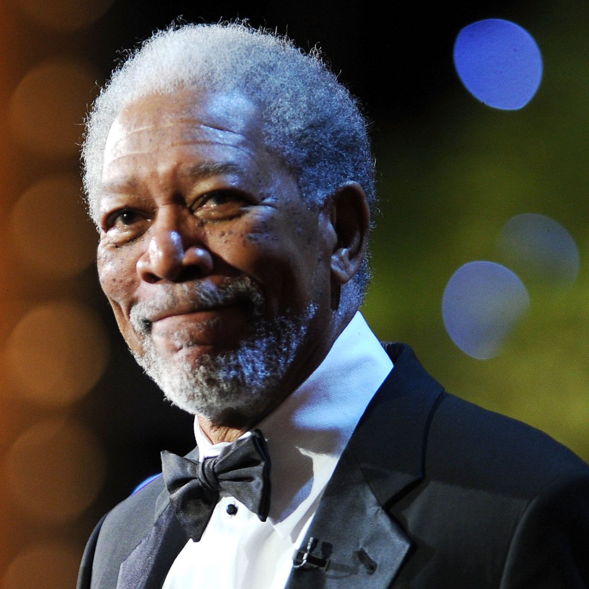 Complex's tweet image. Morgan Freeman on narrating #SavageMode2: “I read the copy and was like, ‘Wow, there’s some wisdom in here.’”

More: bit.ly/30K7OfD
