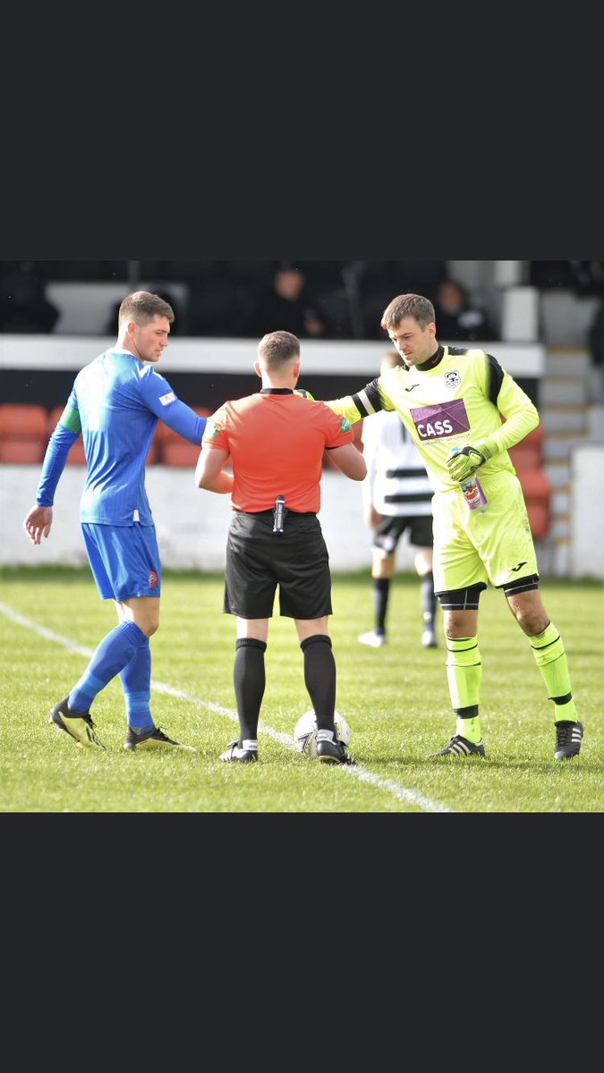 EdinFootballPod's tweet photo. Just another reason to love Lower League football. Players using the empties of their diluting juice from home! Big respect to the @GretnaFC2008 Goalie with this Vimto effort against @spartansfc today 😂👏🏻 https://t.co/0RLgMxAMlx