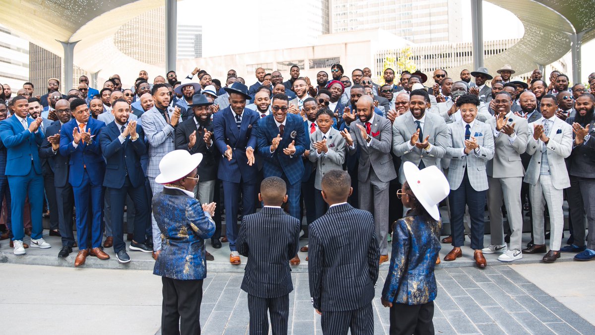 fly_lostme's tweet photo. Black Consciousness seeks to infuse the black community with a new-found pride in themselves, their efforts, their value systems, their culture, their religion and their outlook to life.
The @BlackMenswear #DallasFlashMob is a movement!
πΈ: @blackmenswear x @daylon.johnson https://t.co/cdMy3ArAR8