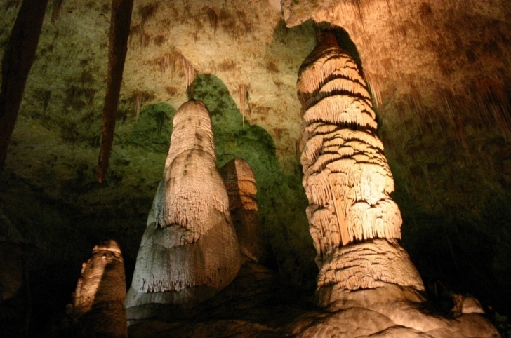 Kendine has büyük bir eko sisteme sahip olan mağara adeta bir iç dünya. Mağaranın içerisinde göller ve ormanlar bulunuyor. Mağaranın yaşı 2,5-3 milyon yıl olarak belirtiliyor.