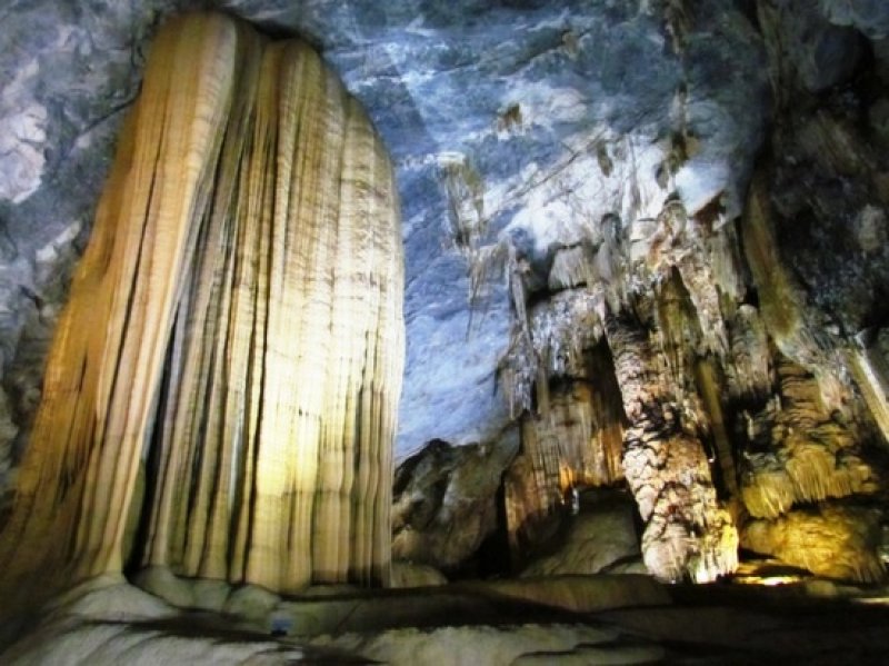 Araştırma sürecinde turizme kapalı tutulan Hang Son Doong, 2009 yılında özel turlarla turizme açılmış.Mağaraya ulaşmak için Ho Chi Minh City otobanının bir noktasında araçtan inip ormanın içinde 10 kilometre yürünmesi gerekiyor.