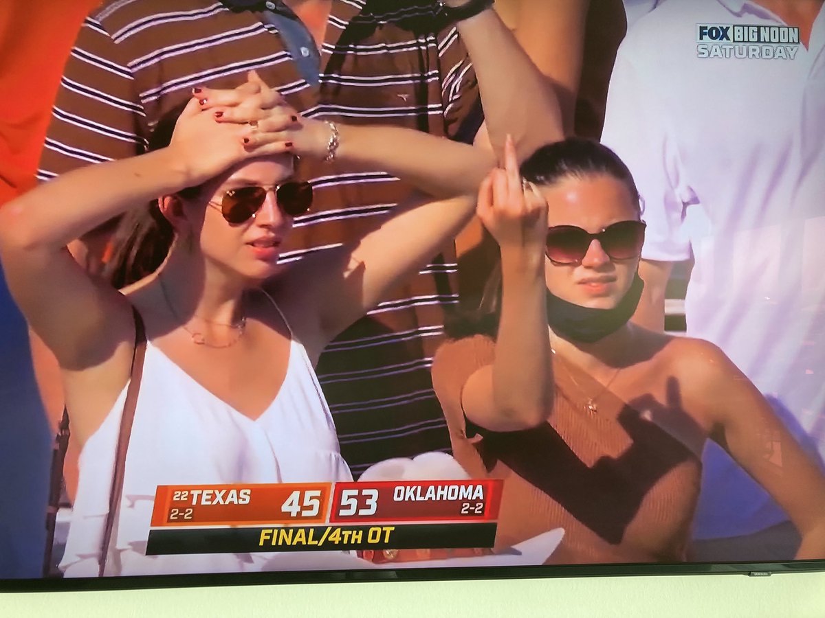 notcryer's tweet photo. Mom: “Hey look, there’s my daughter!”   Stay classy, Texas https://t.co/RfTis3SbOM