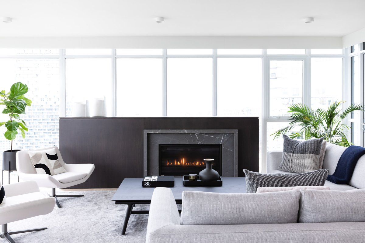 HomeInCanadaMag's tweet photo. For one Vancouver couple, downsizing meant trading in their traditional family home of 30 years for city life...

Read more: https://t.co/Zj1CgVCBp1

Design: Sophie Burke Design
Photography: Ema Peter

#interiordesign #homedecor #vancouver https://t.co/Qz474PwmT3
