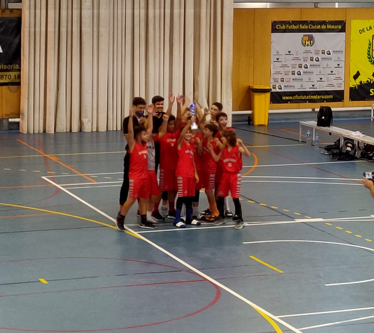 BQMMolins's tweet photo. 🏀 El nostre Infantil U13 ha guanyat el #TorneigExpress de Pretemporada del @MaresmeBoet3V després de guanyar els seus 3 partits. 

Molt bona feina nois! 

#BQManyanetMolins 
#MolinsdeRei 
#SomManyanet https://t.co/uD9ugiapiI