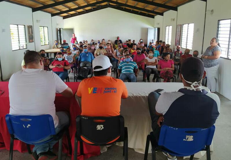 #EnFotos 📸| En asamblea para reimpulsar la Red de Articulación y Acción Sociopolítica (RAAS) en el municipio Cruz Paredes, estado Barinas, el candidato a la AN- circuito 2, Hugo Chávez Terán, insta al rescate del Parlamento para favorecer al pueblo

#LeyAntibloqueoEsProgreso