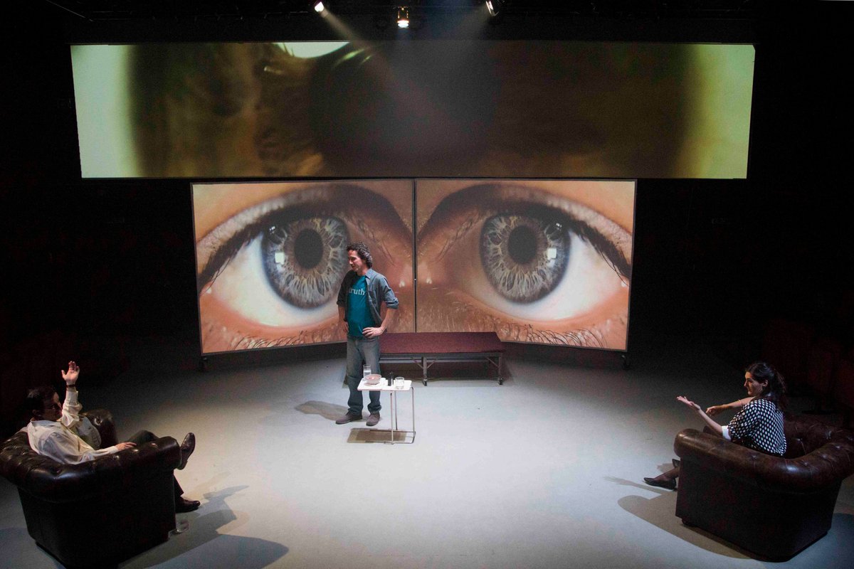 LA REVELACIÓ 1.0 🎭
Un teatre documental a ritme de thriller on tots els diàlegs i situacions de l'obra són REALS tot i que semblen una ficció dramàtica o d'espionatge. 

🗓 Dissabte 3 (20:30h) i diumenge 4 d'octubre (18:30h).
🎟 salatrono.cat

#LaCulturaÉsSegura
