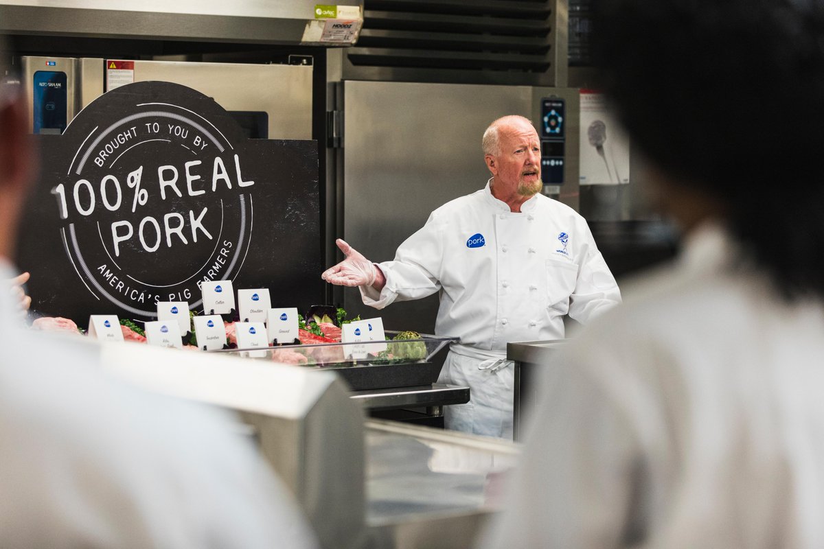TasteofPork's tweet photo. It’s almost time for the “pig” debut of #IndyFinalTable! Turn to the Cooking Channel now to watch the @WorldFoodChamp with us live. National Pork Board’s Chef Jim Murray will be providing live commentary of his experience being a judge! https://t.co/ILCqcSs6E6