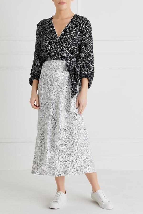 Invest in Black and White this season, which always looks modern and doesn't ever date. Plus, there is 50% off selected items online!  💖 #styleinspo #blackandwhite #womensfashion #fennwrightmanson