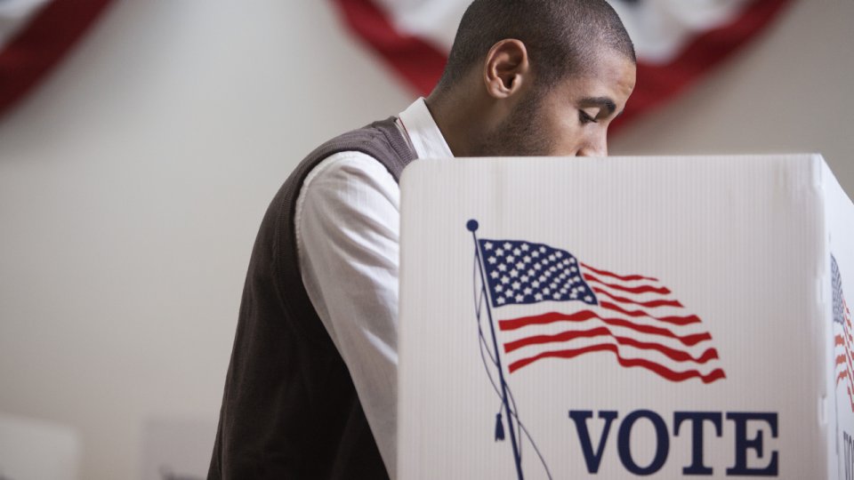 ABAGrassroots's tweet photo. Election day is one month away! @SenatorWarner contacted the @ABAesq about the unprecedented challenges associated with the upcoming 2020 elections, including the pressing threat of a severe shortage of poll workers. Learn more here: https://t.co/SRuIX6xnUk #PollWorkerEsq https://t.co/6L53RIbsah
