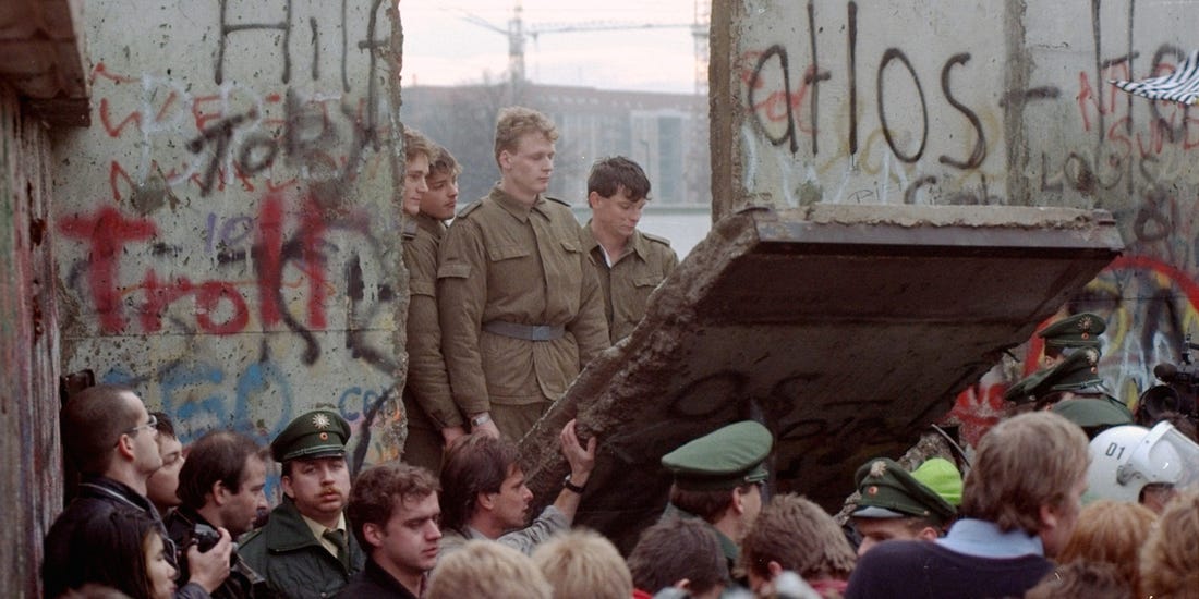 AGizabi's tweet photo. I remember with delight the day that the #BerlinWall fell. Congratulations to all German friends for the unity of their country and people. #30YearsOfGermanUnity https://t.co/coPpHIt2Zk