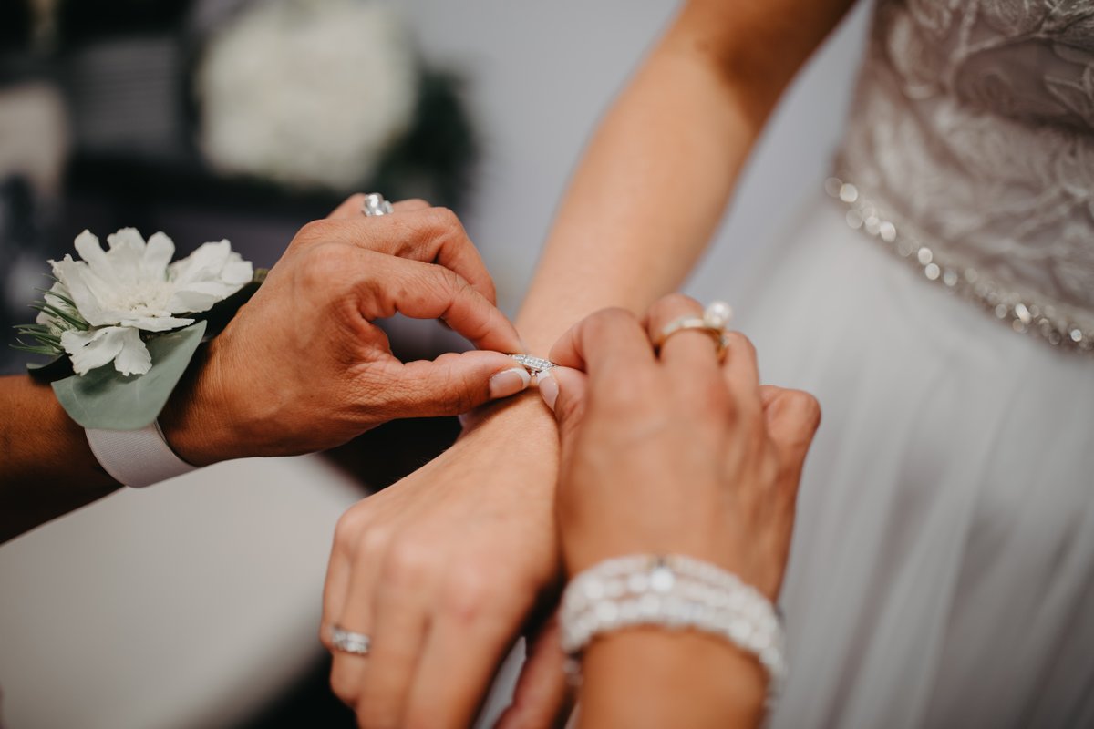 sgrace_events's tweet photo. We love these treasured moments.  And I’ll make sure you’re able to have and enjoy these on your wedding day.  @astandardofgraceevents @robbienegrinphotography⁠ @florablumedesign⁠⁠
@clubsrweddings⁠

#seattleweddingplanner #seattleweddingcoordinator https://t.co/rJFtn6rmSt