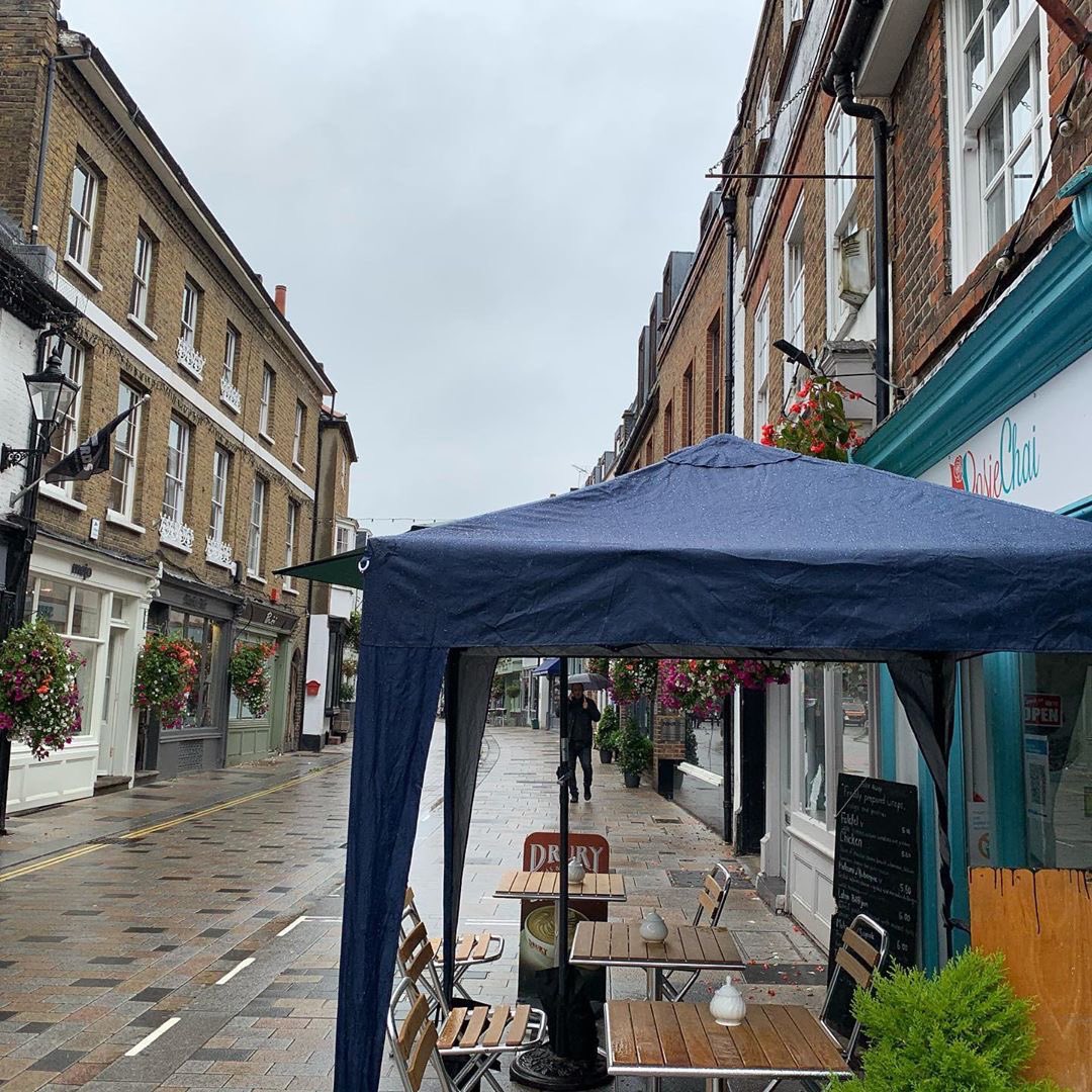Rosie Chai team delights visitors to Church St with Lebanese delights savoury and sweet! Delicious coffee, teas, wraps, apple pie and and sweets too! 
.
richmondchamberofcommerce.co.uk/join-the-richm… #Barnes #Whitton #Twickenham #Teddington #Ham #EastSheen #Mortlake #Kew #Hamptons #Brexit #100days