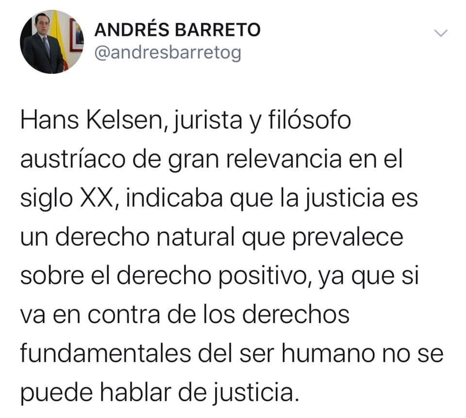 enParalaje's tweet photo. Estos son los juristas del gobierno de Colombia, y más triste aún es ver que es profesor de derecho. https://t.co/KvlVOs1Avq