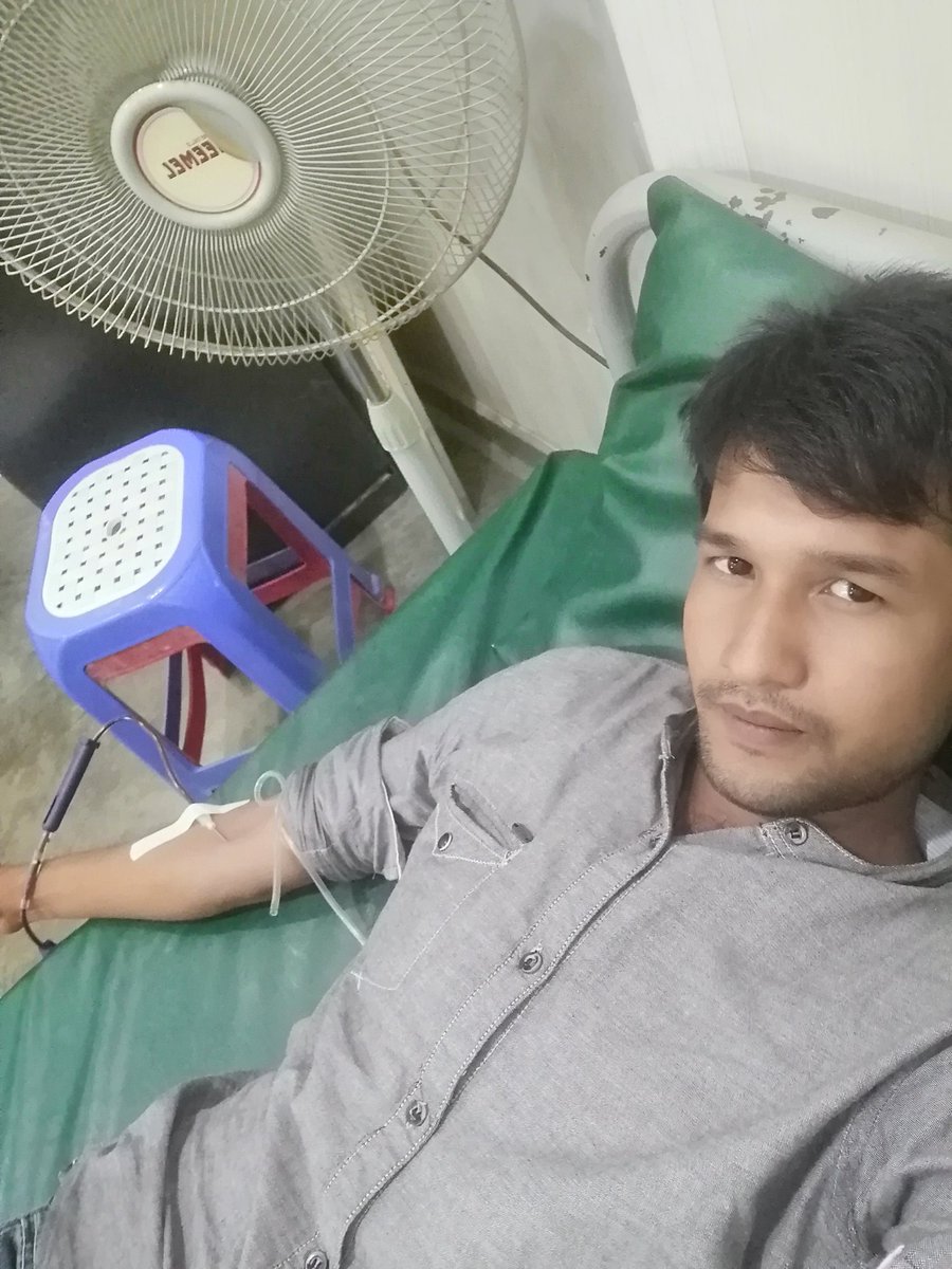 Abdulla_AH7's tweet photo. This child has been suffering with lung cancer since a year. Doctor said '' need to conduct operation otherwise he won't be alived.But his parent can't effort so, after every 3 months this need blood and i've donated 2 times this child only. #SaveLives #DonateBlood #SaveThisChild https://t.co/DC8ESwkio1