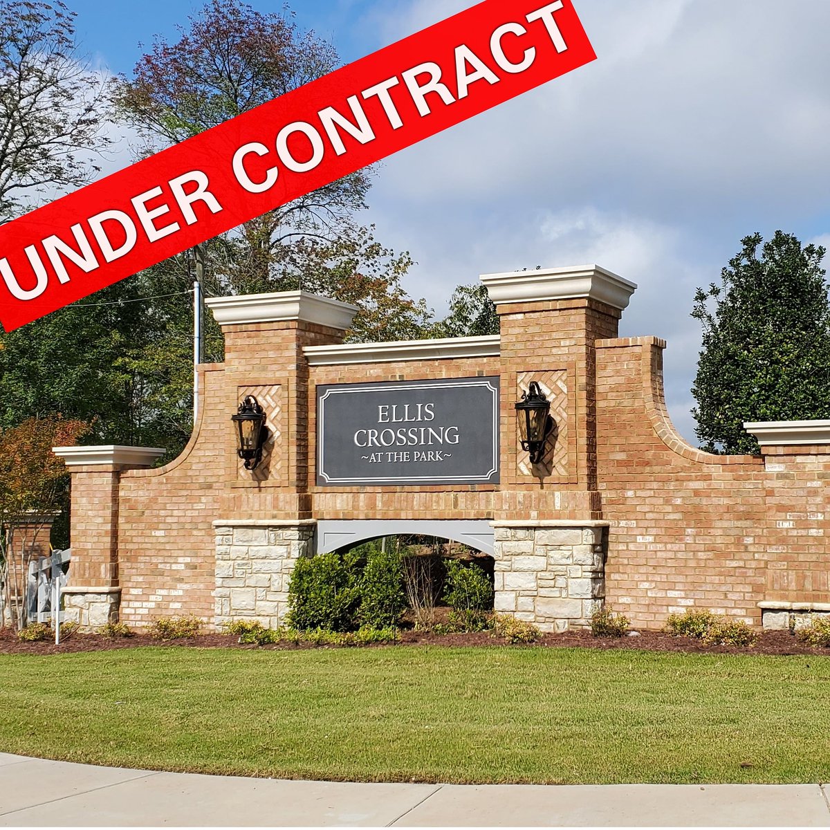 KimSellz's tweet image. The RIGHT one!☑️Bedroom on the 1st floor☑️Children don't have to change schools☑️Home will be ready when lease ends☑️Looking to purchase new contruction don't wait, builders are accepting contracts for 2021. Now is the RIGHT TIME to #CallKIM #Durham #Raleigh