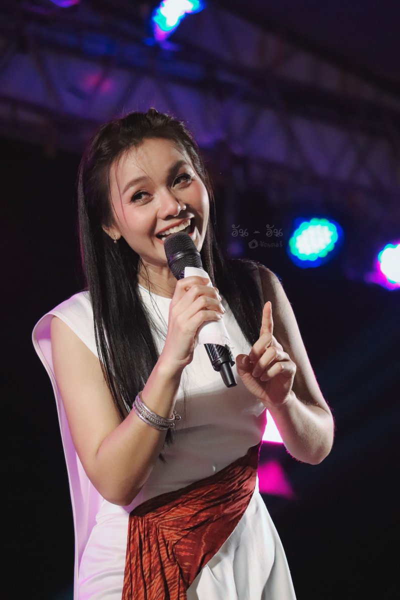NooAunA's tweet photo. แววตาพี่มีความสุขเปล่งประกายมาก อยากเห็นพี่มีแต่ความสุขแบบนี้ คนสวยใจบุญ สาธุ อนุโมทนาบุญด้วยนะคะ 🙏🏻❤️🥰🐰
#ต่ายอรทัย
#คุณรอยยิ้ม
#แม่ดอกลีลาวดีของหนู
#ออร่าทัย
#03Oct2020 https://t.co/rJ4XkCgjDd