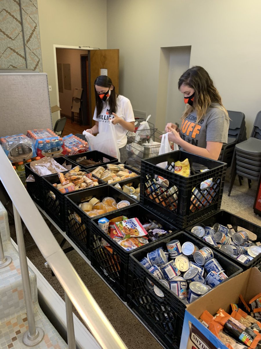 We were so grateful to have <a href="/MilliganWBB/">Milligan Women’s Basketball</a> come volunteer this morning! They helped us get ready for our upcoming holiday season! #combatpoverty #changelives #goodsamjc