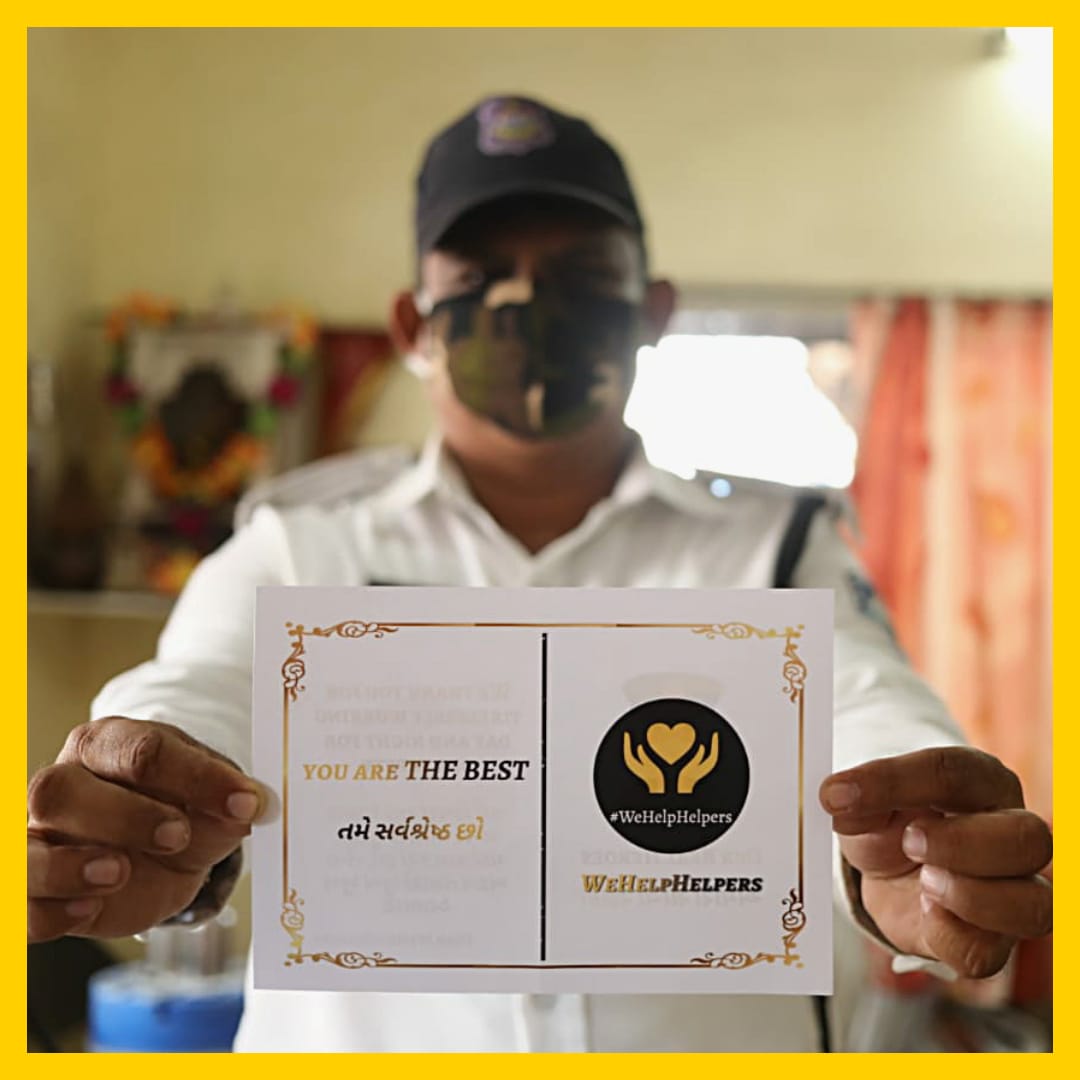 wehelphelpers's tweet image. As Gandhiji rightly said, &quot;The best way to find yourself is to lose yourself in the service of others&quot;
A sight of our volunteers distributing Steam Vaporizer machines, Coconut Immunity water and ThankYou cards to the ones who have been serving us through this pandemic selflessly.