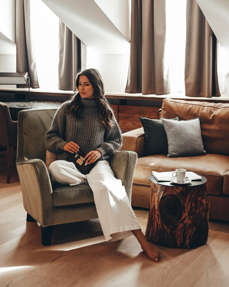 Autumn calls for cosy knits and a hot drink, like here at Kempinski Grand Hotel des Bains St Moritz.
#Kempinski #KEMPINSKIDISCOVERY #DiscoveryLoyalty https://t.co/YOtgsekdad