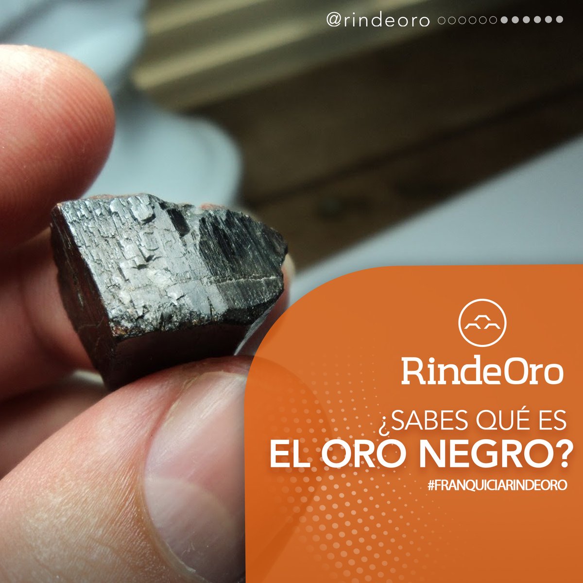 RindeOro's tweet photo. Entonces, ¿de dónde viene esa tonalidad oscura que caracteriza al “black gold”? Lo que se hace es tratar la superficie de la pieza de oro amarillo y aplicar un rodio negro que le confiere ese color que le identifica.

Llámenos al 0414-3056331⁠/ Whatsapp 📲 0412-7077774⁠ https://t.co/VLLxSC3RXs