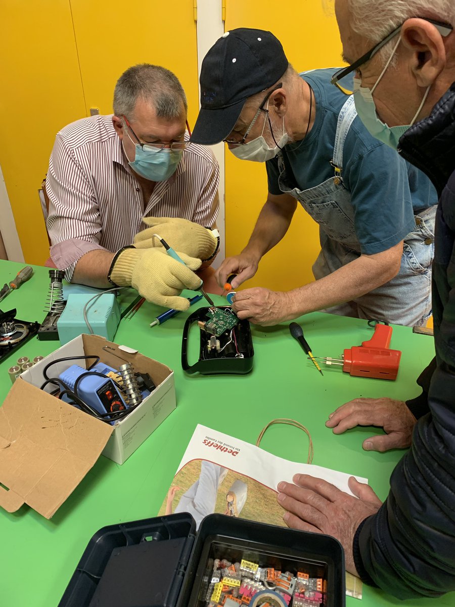 mjckerfeunteun's tweet photo. C'est parti pour le 1er #RepairCafé de la @mjckerfeunteun #quimper !
Au programme de la journée pour nos réparateurs : enceintes, grilles pains, vélos, couture, broyeurs de documents.... https://t.co/teY0ZUbhDe