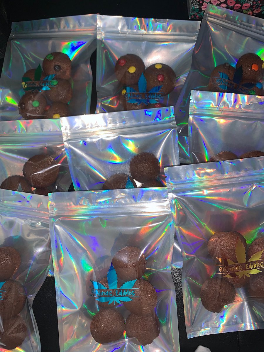 NSmallshop's tweet photo. Edible Mini  #Brownie Packs 5/$20 Available in regular or M&amp;M • Shipping available 📬 #Edibles #Weed #Stoner #Eddy #THC #Ninas_Edibles https://t.co/D8ozaFFY4s
