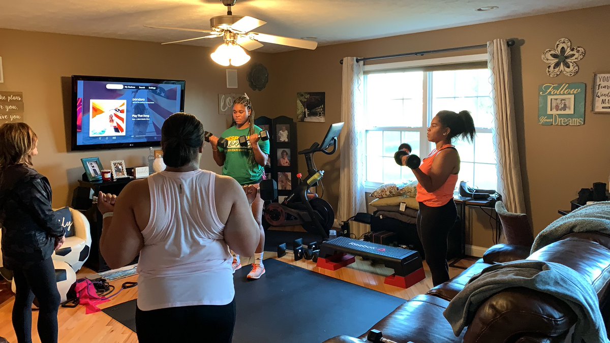 colemanmom4's tweet photo. Thanks @toricolem and Jada for joining me during my morning workout!  So important to keep moving especially during this unprecedented time everyday.  #keepMoving #ButtsDown #Stretch #PlankItOut #inHomeTraining w/ @cherylack 💕💕 https://t.co/XU4N5Aoa14