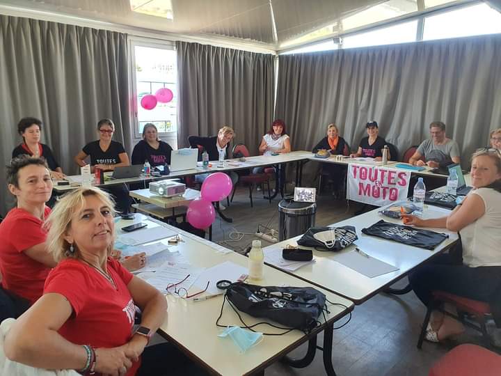 TEMLyon's tweet photo. AG nationale Toutes en Moto
@ToutesenMoto https://t.co/XnSr1JlAFh