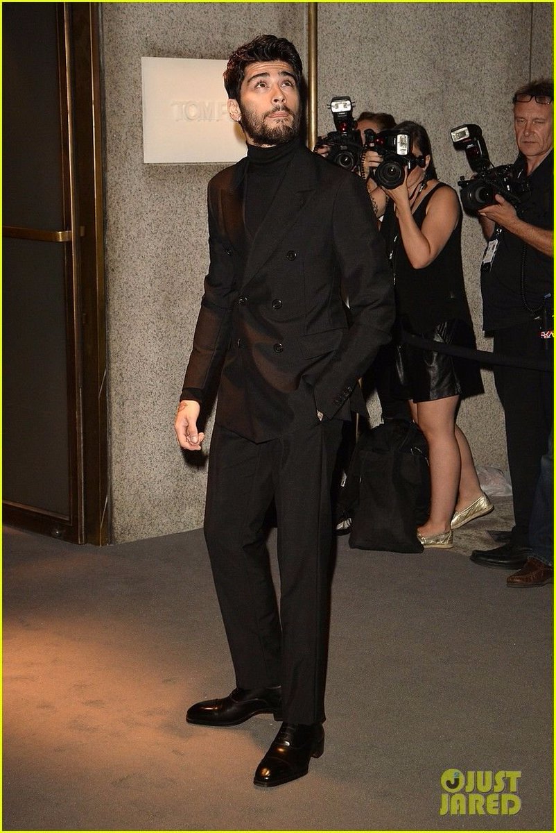 Most Iconic Look of Zayn: a ThreadI want to put this Iconic Look on everyone& #39;s Twitter timeline..HELP