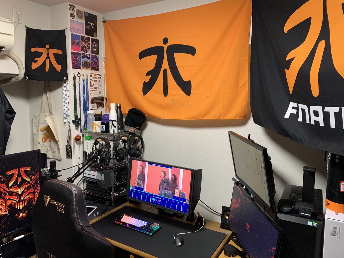 KTQXI's tweet photo. I support FNATIC from home!π§‘π€
#FNCWIN #ALWAYSFNATIC #Worlds2020 #FnaticAtHome https://t.co/v3izdVzhCA