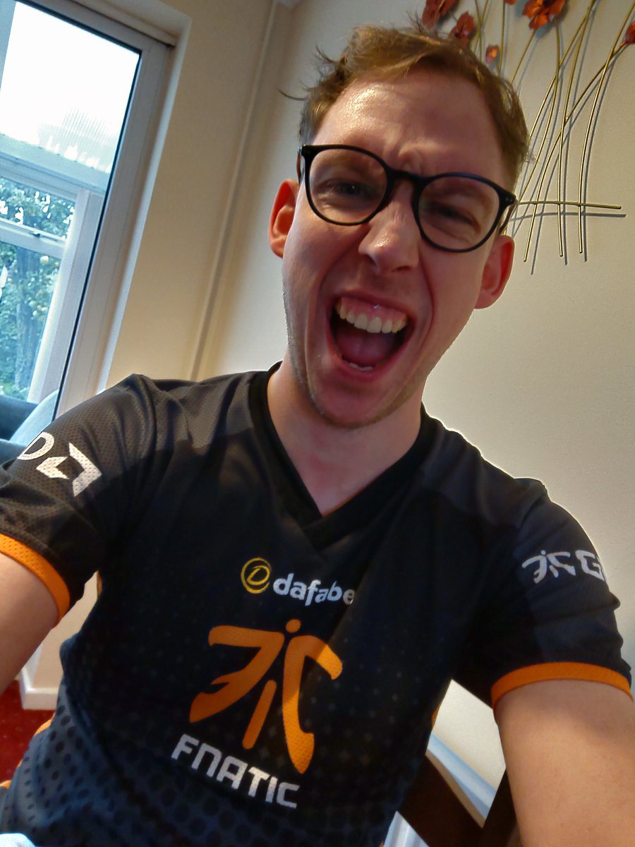 HeyMunchables's tweet photo. SIKE LETS FUCKING GO @FNATIC #FNCWIN #FNATICFIGHTING #Worlds2020 https://t.co/NrkW9lmVLz