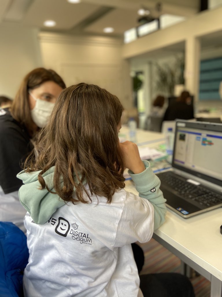 lisalombardibe's tweet image. C’est parti pour #CoolGirlsCode, le super événement de @CoderDojoBe pour inciter un maximum de filles à découvrir la programmation en s’amusant 🎉💪🏻💻🚺

Merci pour l’organisation @CoderDojoBe @valgillon @CoderDojo4Divas 👏🏻 

#GirlsInICT #CoderDojo #YesWeCan