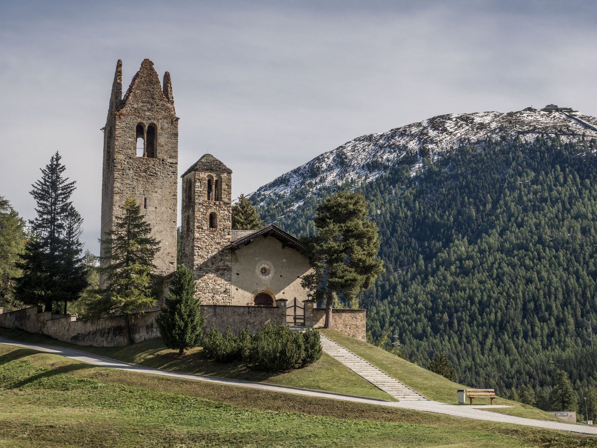alsnuff_de's tweet photo. Schöne Ziele erfordern nicht immer eine grosse Wanderung. Manchmal reicht ein gemütlicher Spaziergang. Zum Beispiel am Lej da Staz im #Engadin https://t.co/kv4Y15v988