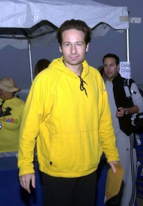 hearteyes4david's tweet photo. #DDprompt #DDFall #DavidsCoven it’s yellow day! Post pics or gifs of David in yellow. https://t.co/mWq1W33eqa