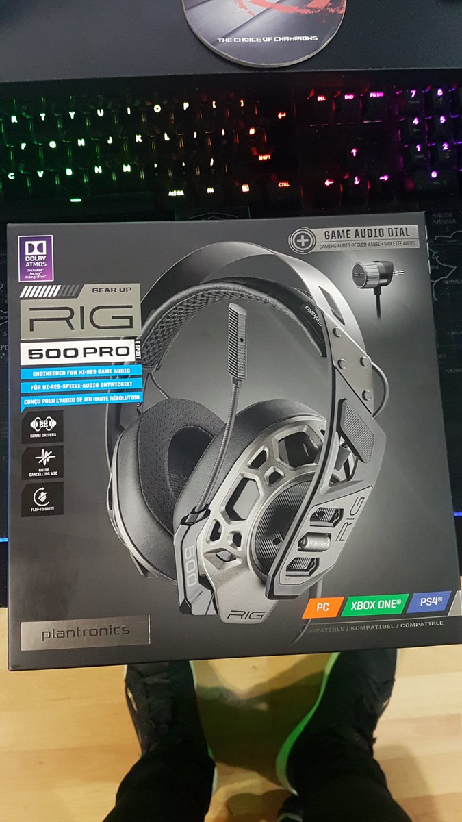 UVBadman's tweet photo. It saddens me to say that my trusty Turtle beaches died today... 😫 HOWEVER, UVB already copped that backup headset! 👌🏾😎 #GEARUP #Platronics #RIG https://t.co/jAIQ4ZFins
