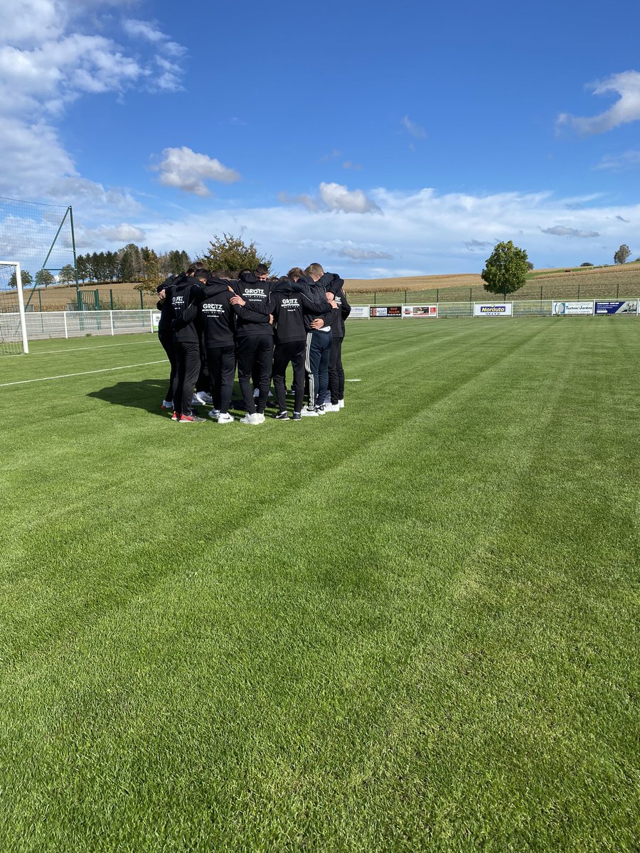 axelle_lmne's tweet image. Tes amis se sont réunis quelques instants pour toi aujourd’hui, on pense tous à toi Hugo, on t’aime.🧡