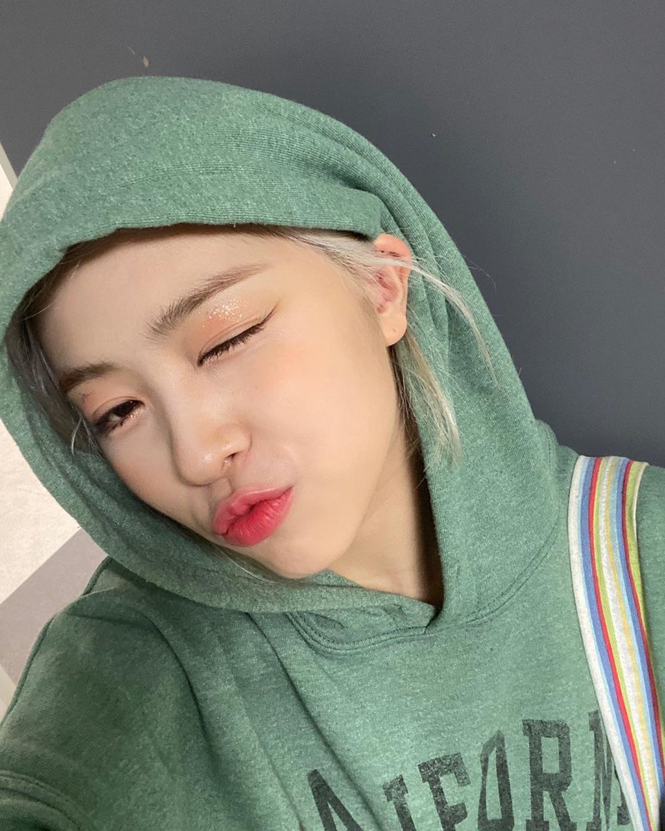 hai gua liora,, masih newbie 
ayoo temenan!!
sama ajarin juga maen di twitter ><

mutual? rt/like
fambest? dm

#rootrp #rootrpw #roleplayer #roleplay #roleplayerindonesia #roleplayerworld #roleplayaccount #roleplayerindo #roleplaykpop