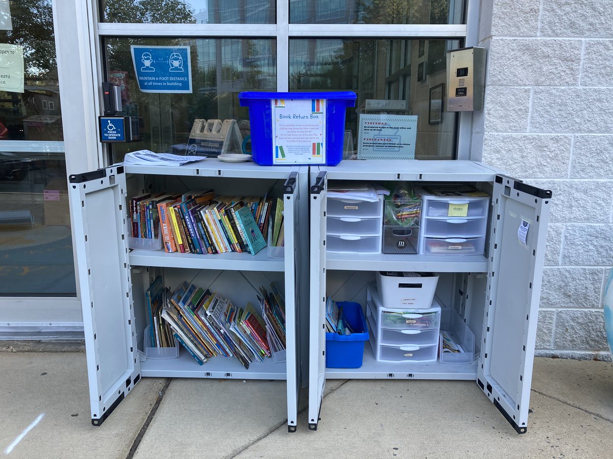 Just dropped off more crayons, free books and our 500th face mask to the #KeyPTA book and supplies cabinets! @KeySchoolAPS @MPerdomo_KeyES Come and get some new books to read #KeyBees