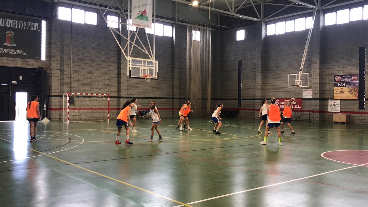 TenerifeCentral's tweet photo. 🏀Hoy sábado el #CBTenerifeCentral se ha trasladado hasta el Pabellón Polideportivo Municipal de La Matanza de Acentejo para una sesión de entrenamientos ⛹️‍♀️⛹️‍♀️

‼Seguimos preparándonos para la temporada con ganas e ilusión 💪 https://t.co/ENME9I9pLi