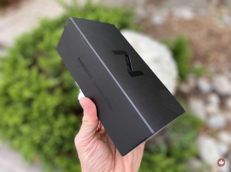 MobileSyrup's tweet image. Contest: Win a Bell Samsung Galaxy Z Flip! mobilesyrup.com/2020/10/03/win…