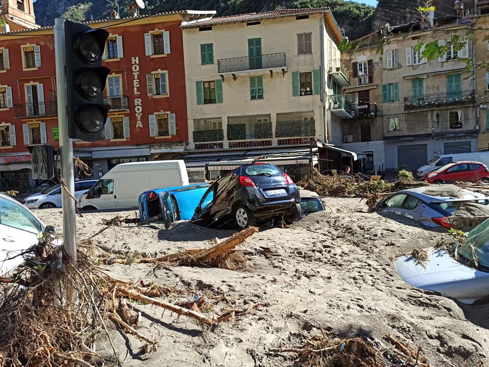 GWoznica's tweet photo. #AlpesMaritimes : si la vallée de la #Vésubie a été particulièrement touchée, celle de la #Broya a aussi subit les assauts des #inondations. Des torrents de #boue ont ainsi envahi le village de #Breil-sur-Roya, faisant d'importants dégâts... @LCI (photos Jaime Marrades) https://t.co/cm8HYFWQLw