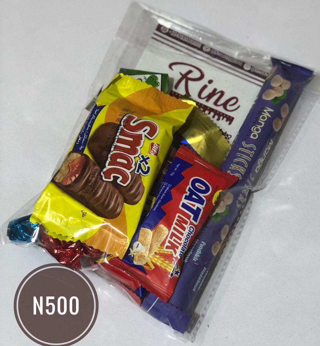 Hey Chocolatey person!This set is our Mini Licky Licky Box.It is N500.It could be purchased as an add on to other boxes below.Kindly send us a dm to order for yourself and loved ones.