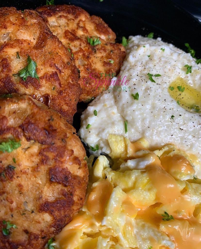 FactorySprinkle's tweet photo. Salmon Cakes, Creamy Grits, and Scrambled Eggs with Cheese 🤤💦
#Breakfast #Brunch #Pepsi #ChefSprinkle https://t.co/wRxeCAhElR