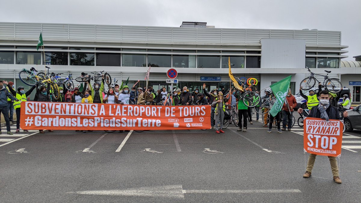 Alternatiba_'s tweet photo. 🛬Climat ou Aviation : Il faut choisir ! Il est temps d'atterrir 

Les mobilisations se poursuivent partout sur le territoire pour dire🚫Stop au Crash climatique #Montpellier #Nice #Toulouse #Bordeaux #Poitiers #Chambéry #Caen 

Suivez, partagez, rejoignez-nous ! 

#AvionsATerre https://t.co/KUYCm31a1u