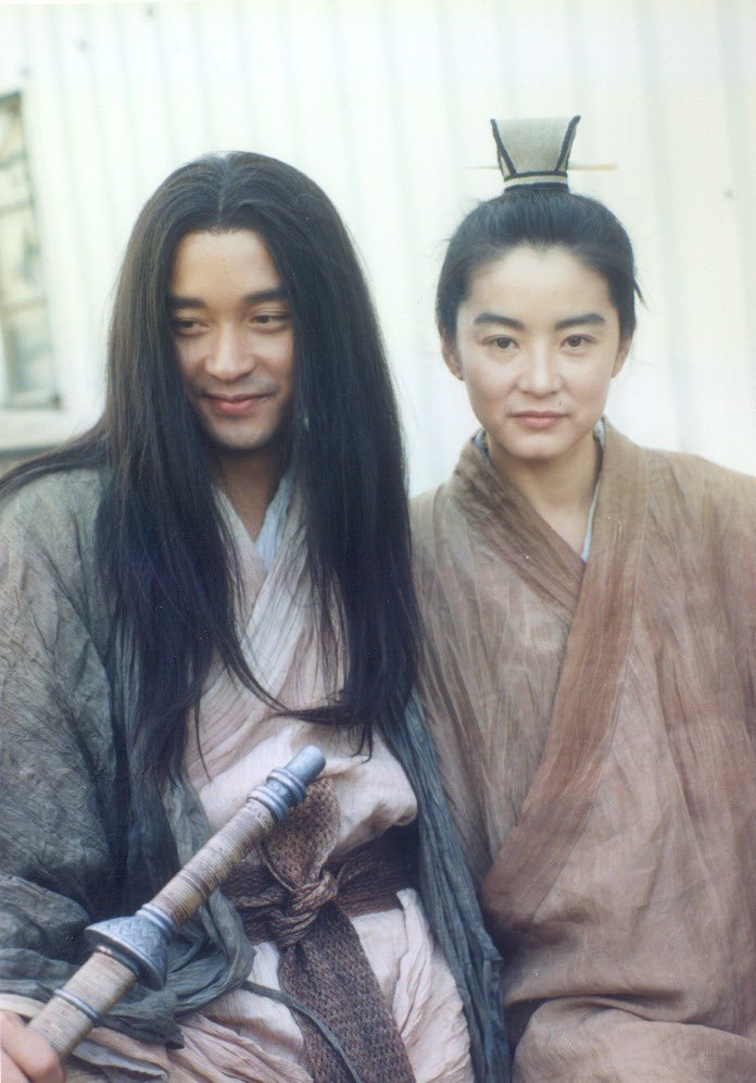 임청하는 영화 '동사서독' 촬영을 위해 장국영, 왕조현 등 배우들과 친해지려 자주 마작을 했다. 그는 "장국영은 자주 마작을 하지 않았지만 할...