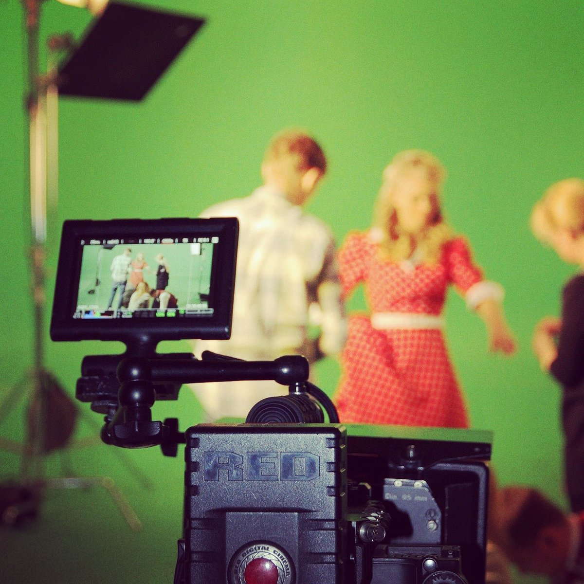 DistinctProd's tweet photo. Après le fond vert, remontons maintenant aux origines des effets spéciaux et plus particulièrement de l'incrustation 🎥
==================================================
👉 Nouvel article ! Lien cliquable dans la biodescription de l’accueil  👈 https://t.co/AhuMfMquMh