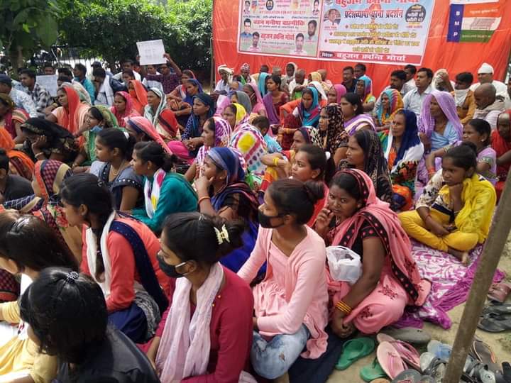 1848variables's tweet photo. #साकेत (अयोध्या) उत्तरप्रदेश
ये टेंशन रहती हर पल,
बेटी बिना कैसा होगा कल,
3 अक्टूबर 2020 को बहन मनीषा को न्याय दिलाने के लिए बहुजन क्रांति मोर्चा अयोध्या फैजाबाद के तहसील तिकोनिया पार्क में धरना प्रदर्शन शुरू है
#BKMFightsForManisha https://t.co/T63Lr10Ozm