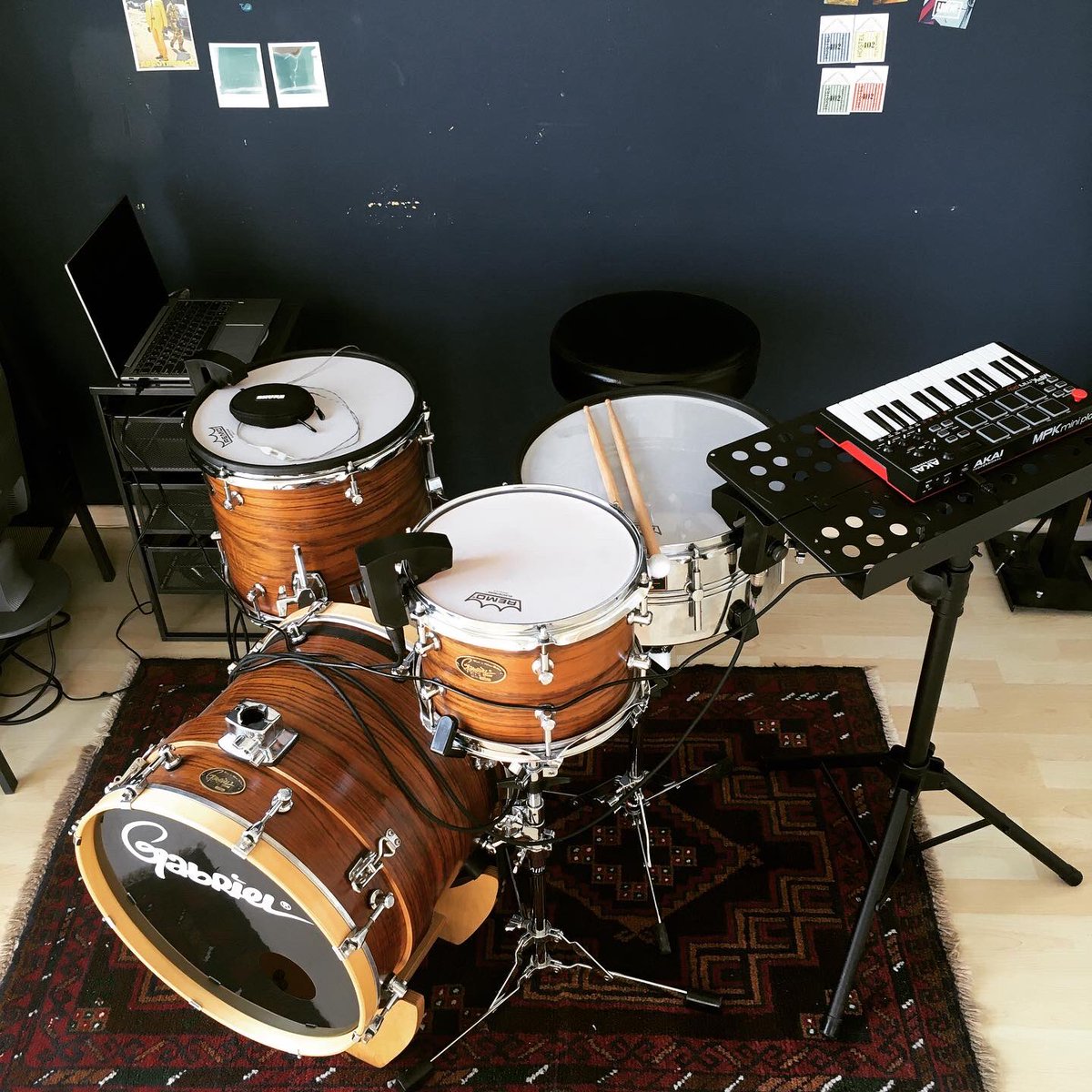 New studio and setup...who’s is ready for new sonic adventures?
#studio #drums #drummer #producer #beats #livebeats #samples #electronicmusic #experimentalmusic #sunhouse #sunhouseinc #technoself #badbatrecords #silentmethodrecords #selfishlimbs https://t.co/ey5fESg4J3